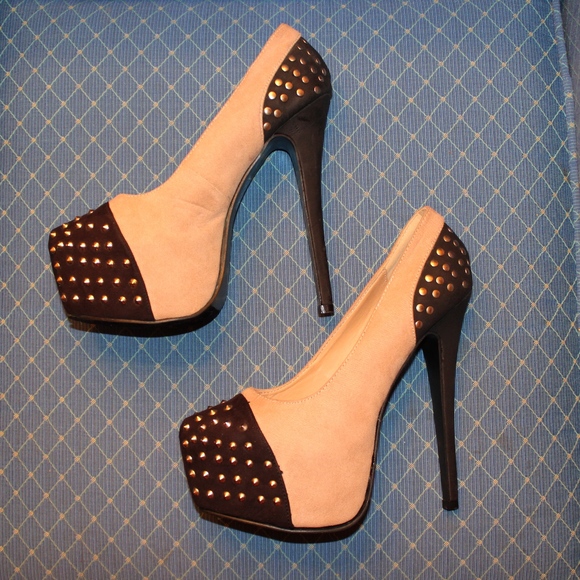 Scene by Shoe Dazzle Suede Studded Heels, sz: 7.5 - Picture 2 of 8